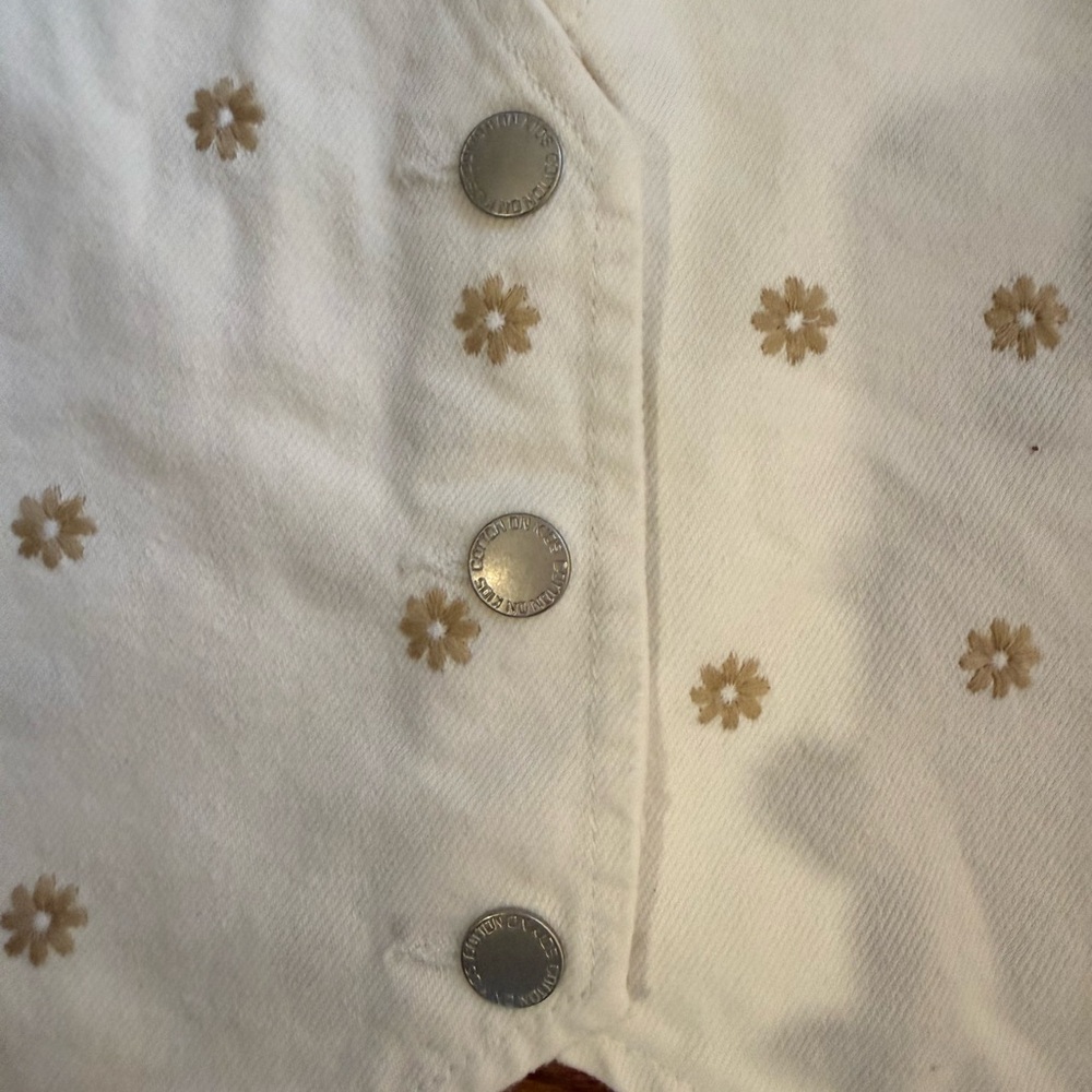 NEW Cotton On Denim Vest with Embroidered Flowers 3-4 Years - Picture 3 of 7